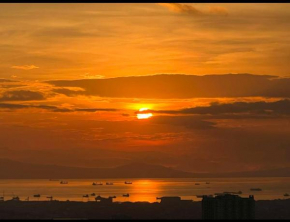 Spacious 1BR with Sunset view at The Celandine
